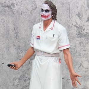 اسباب بازی اکشن فیگور جوکر ایستاده با لباس پرستاری Joker Action Figure _اسباب بازی اکشن فیگور